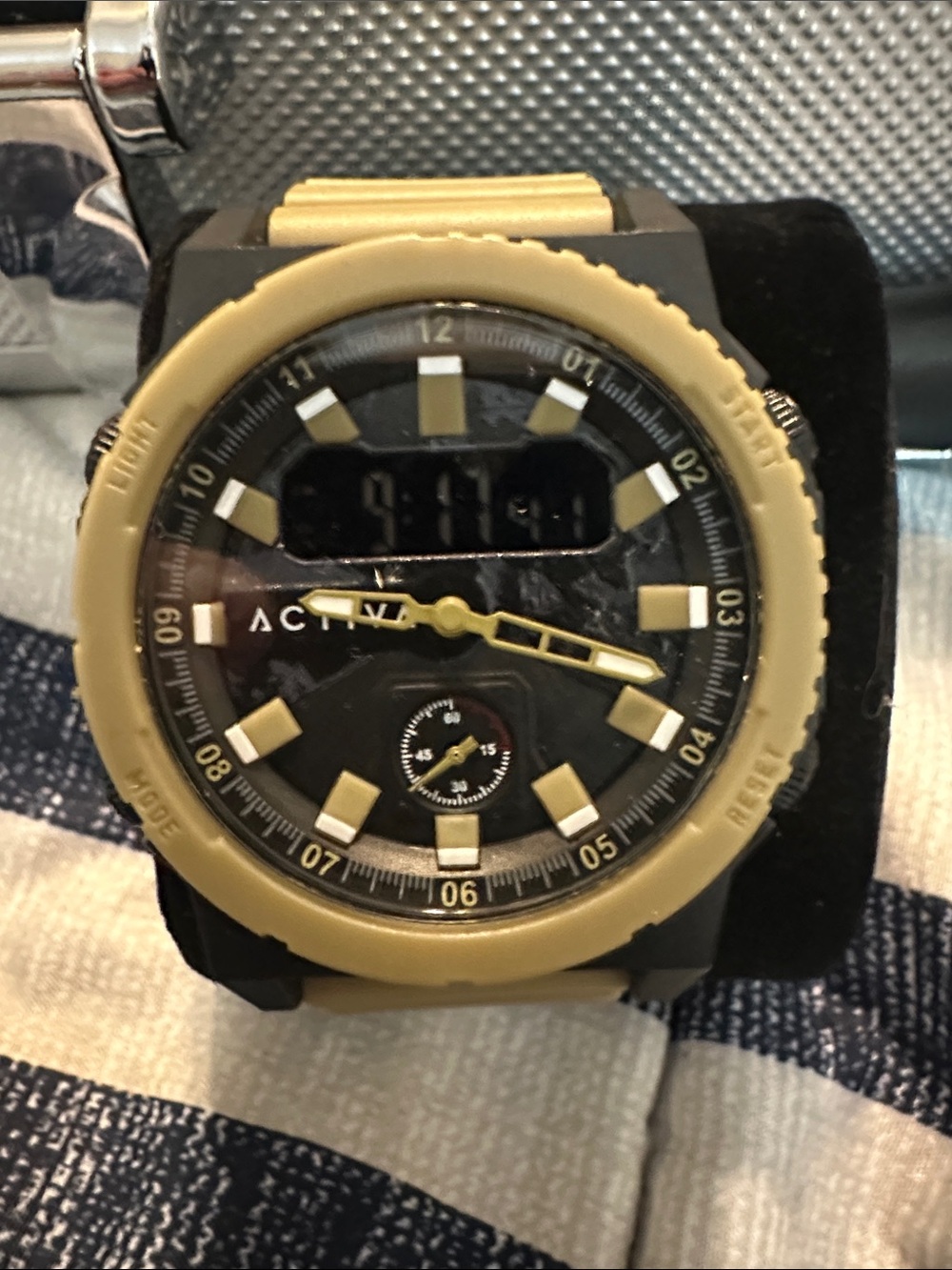 Activa Analog-Digital Sports Watch in Tan and Black